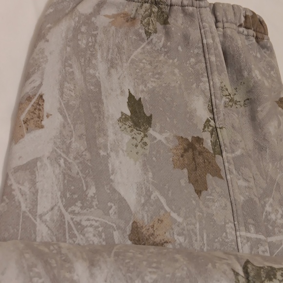 Abercrombie light grey camo essential sweatpants Small regular - Picture 4 of 4